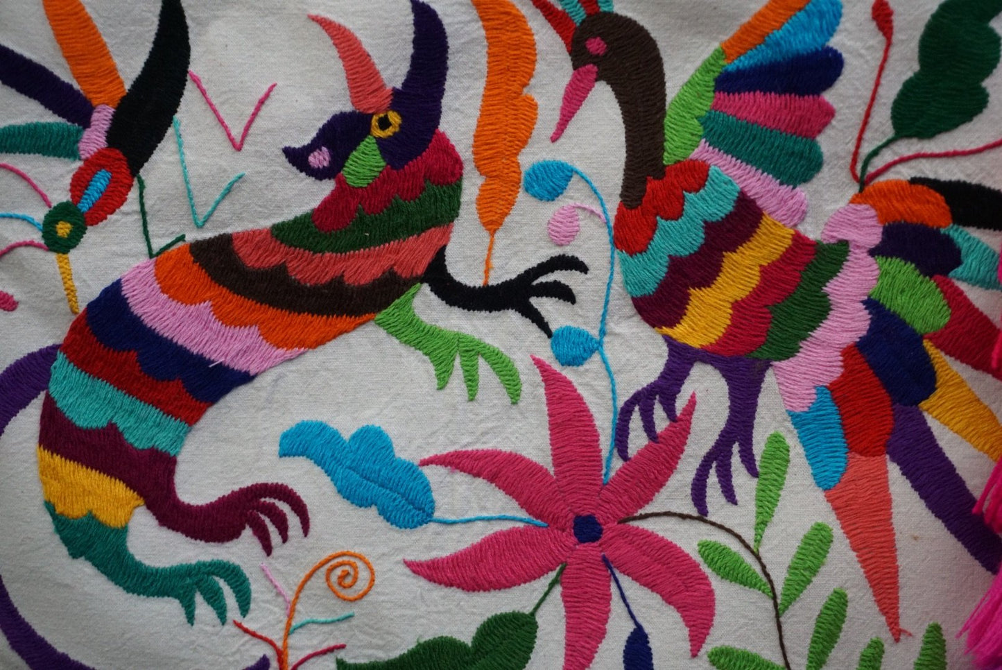 Otomi Tenango de Doria Embroidered 20 iPad/Laptop Leather Sleeve Colores Decor