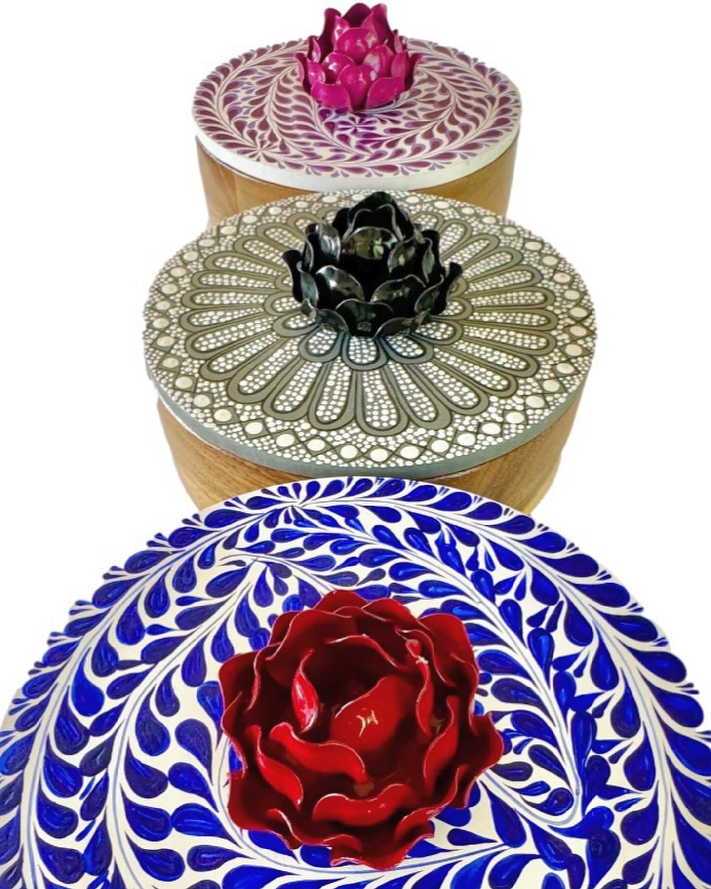 Mexican Handmade Parota Wood Tortilla Warmer & Charcuterie Board 2 Piece Set- Violet Rose Colores Decor