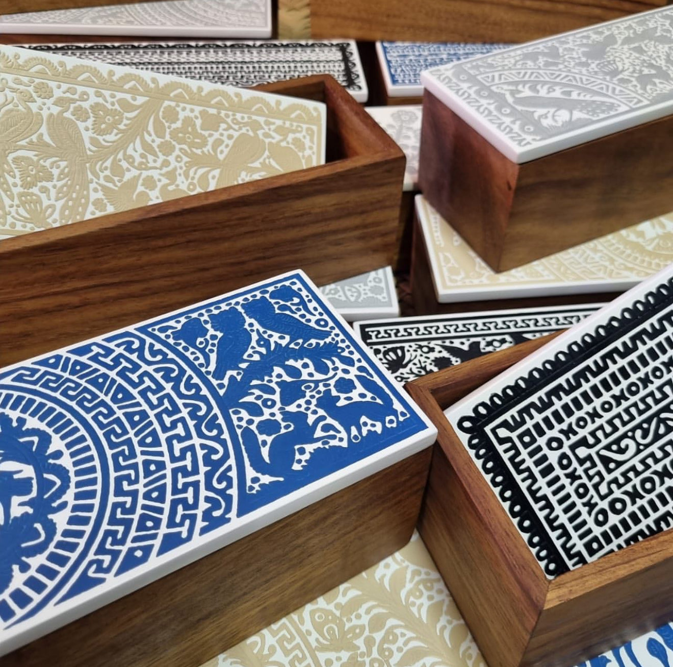 Mexican Handmade Parota Wood Wine Carrier Storage Box - Olinala 2.0 Colores Decor l Mexican Artisan Decor