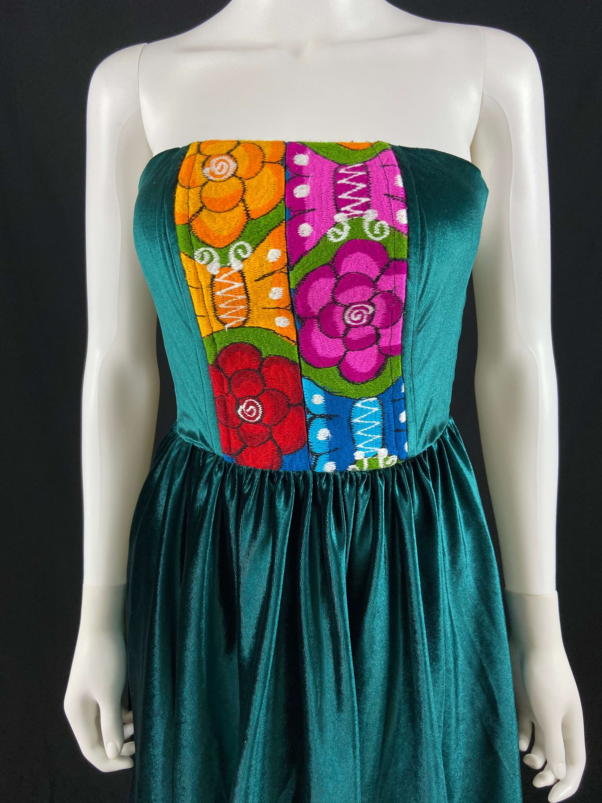 Mexican Fashion Embroidered Off-the-Sholder Dress - Nayibi Mexico CoLores DECOR Mexican Fashion Embroidered Off-the-Sholder Dress - Nayibi Mexico CoLores DECOR
