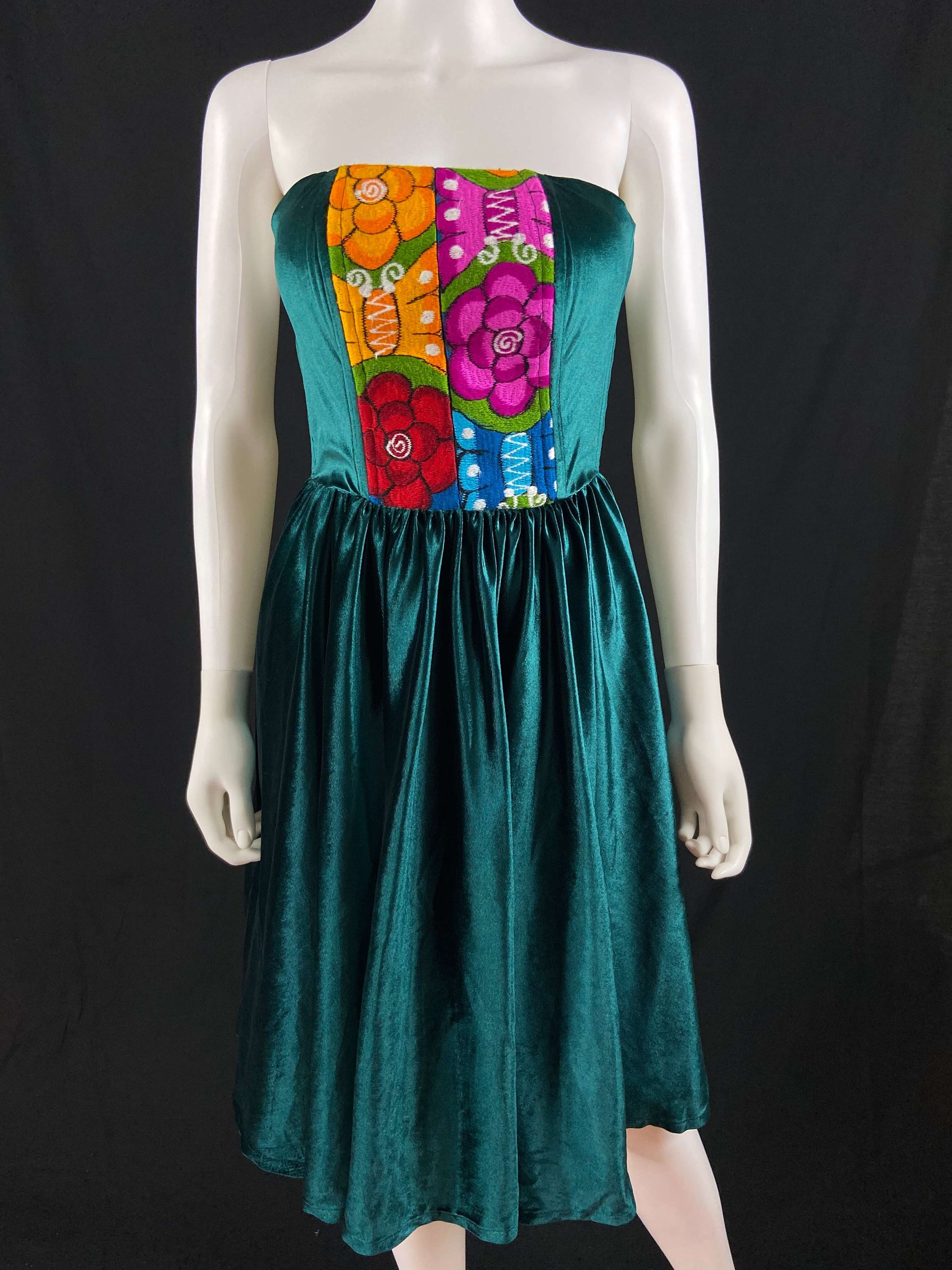 Mexican Fashion Embroidered Off-the-Sholder Dress - Nayibi Mexico CoLores DECOR Mexican Fashion Embroidered Off-the-Sholder Dress - Nayibi Mexico CoLores DECOR