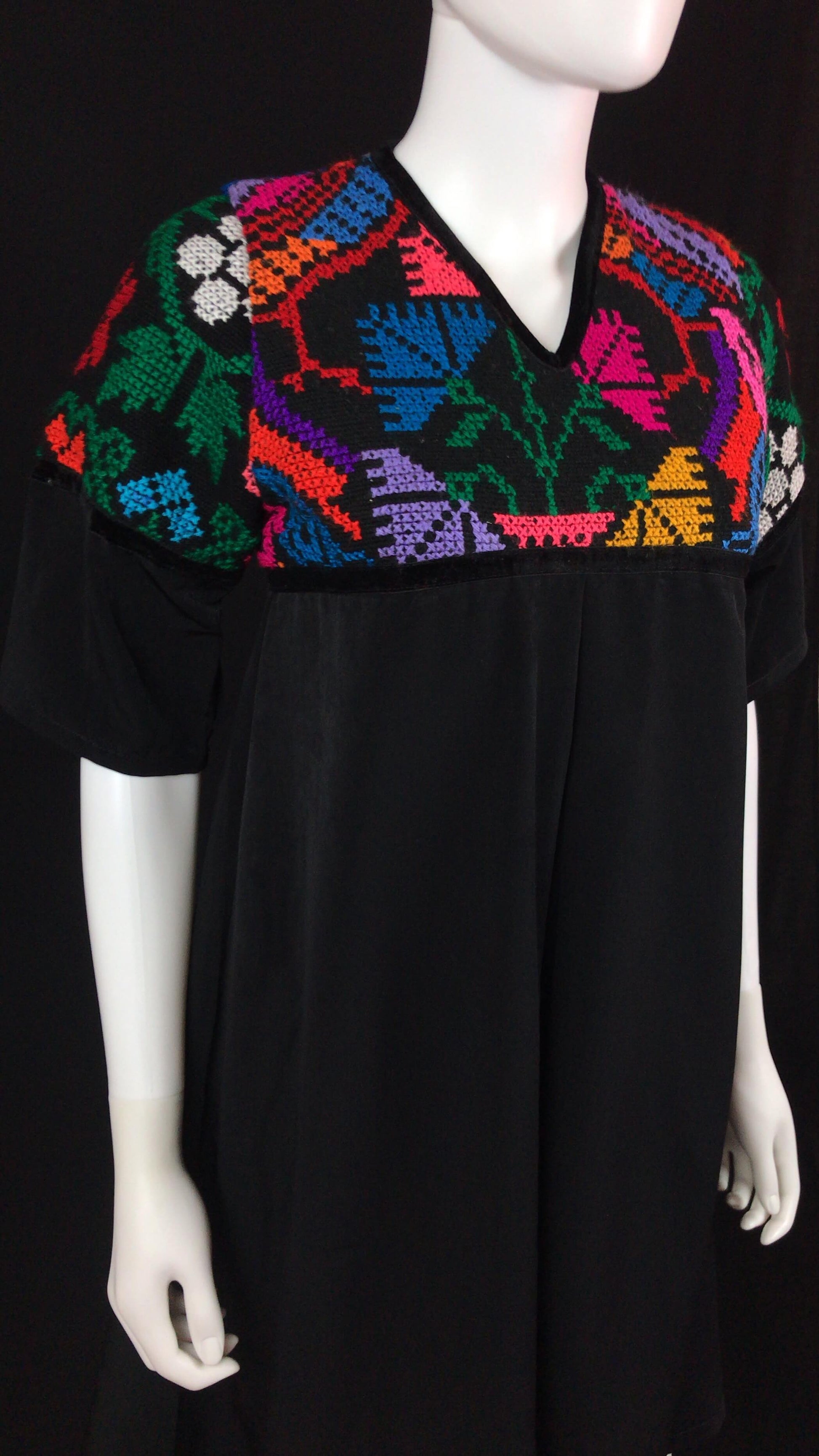 Mexican Fashion Embroidered Dress - Nayibi Mexico Puebla Black Dress - CoLores DECOR Mexican Fashion Embroidered Dress - Nayibi Mexico Puebla Black Dress - CoLores DECOR